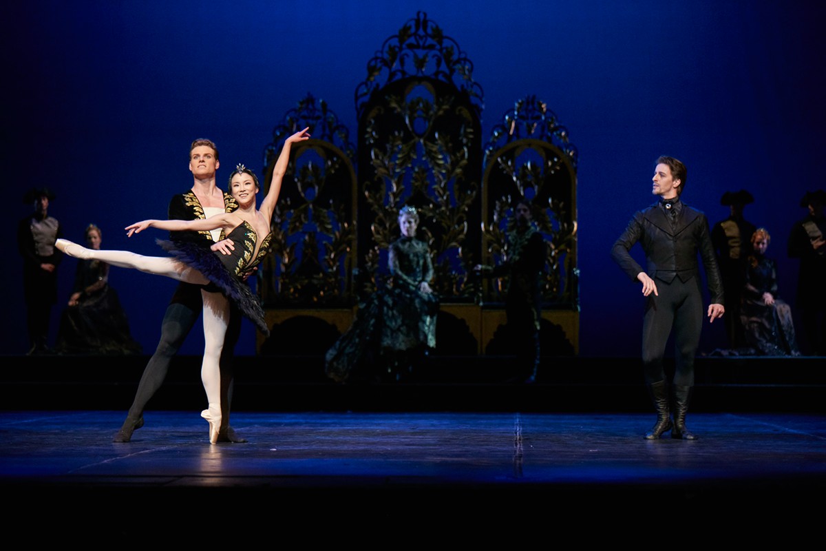 Swan lake 2017 - Kenneth Greve, EunJi Ha Michal Krcmar Prince, Photo Mirka Kleemola  (20)