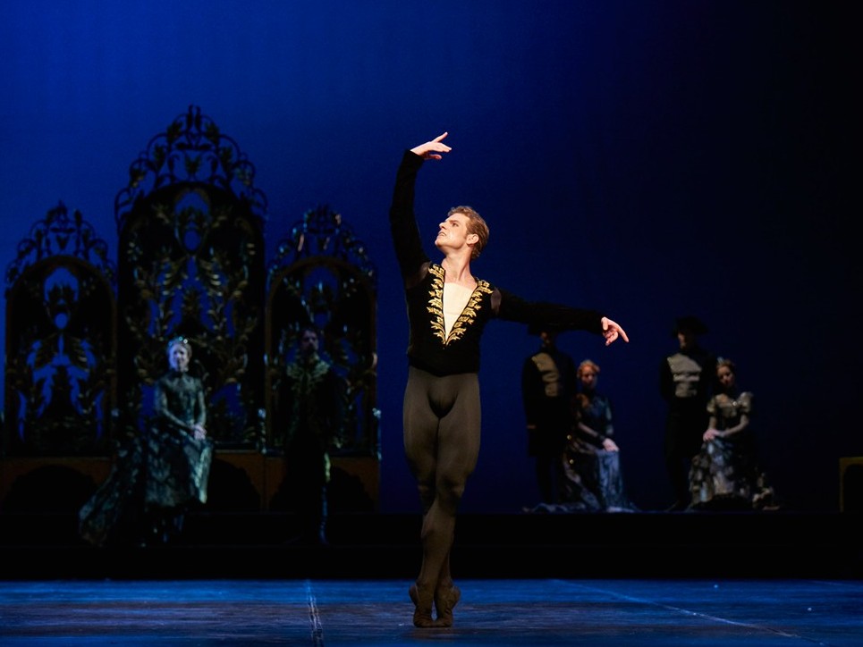 Swan lake 2017 - Kenneth Greve, EunJi Ha Michal Krcmar Prince, Photo Mirka Kleemola  (26)