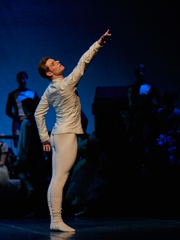 Swan lake 2017 - Kenneth Greve, EunJi Ha Michal Krcmar Prince, Photo Mirka Kleemola  (1)