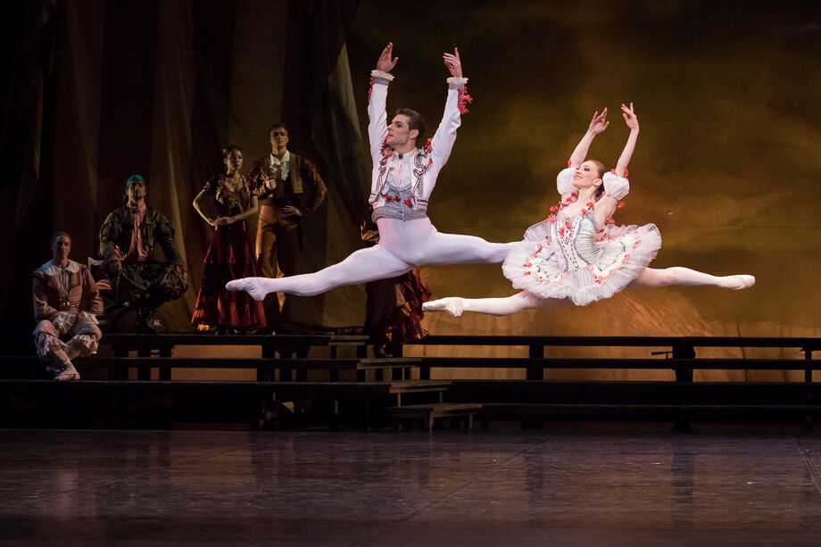 Abigail Sheppard - Kitri, Michal Krcmar - Basilio, Don Quijote - Patrice Bart, Photo - Mirka Kleemola (25)