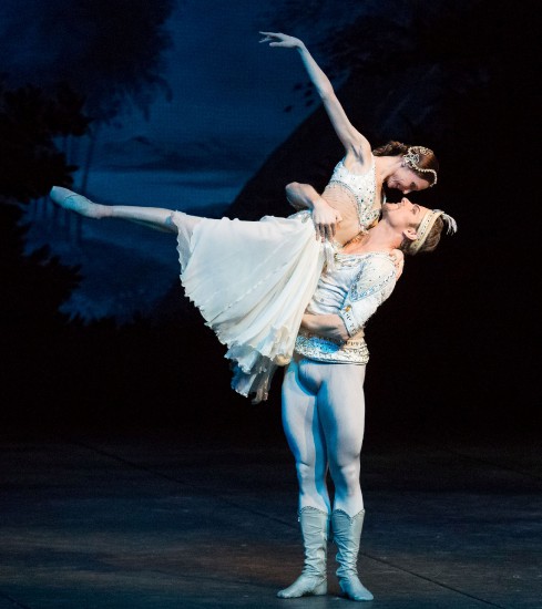 Svetlana Zakharova and Michal Krčmář, in La Bayadère. The Finnis